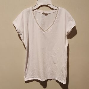 ❤️ MAISON 123 PARIS WHITE V-NECK TEE / TOP WITH METALLIC GOLD EMBROIDERY, MEDIUM
